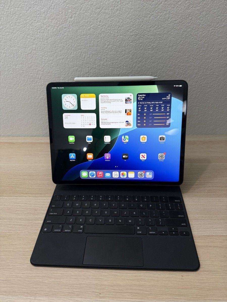 Apple iPad Pro 12.9" 5th Gen 256GB + Magic Keyboard + Apple Pencil 2 Bundle