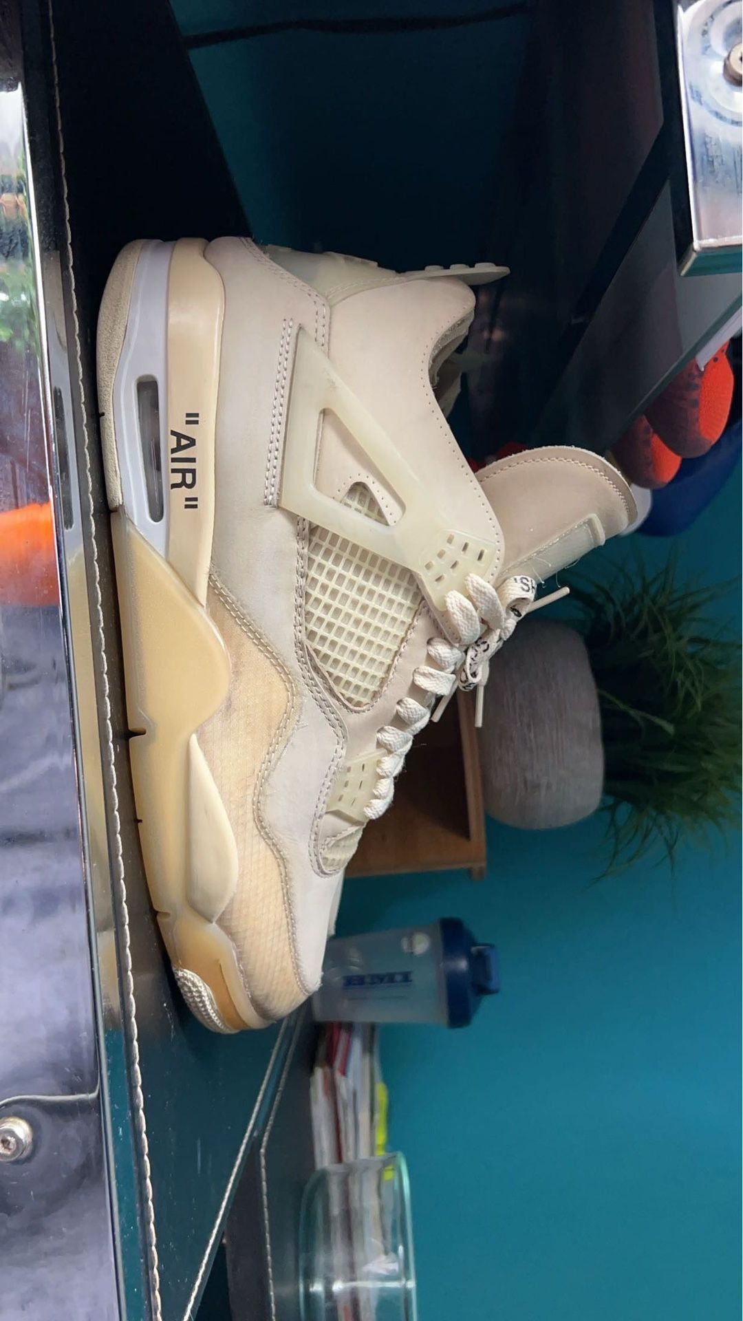 Off-White Jordan 4 