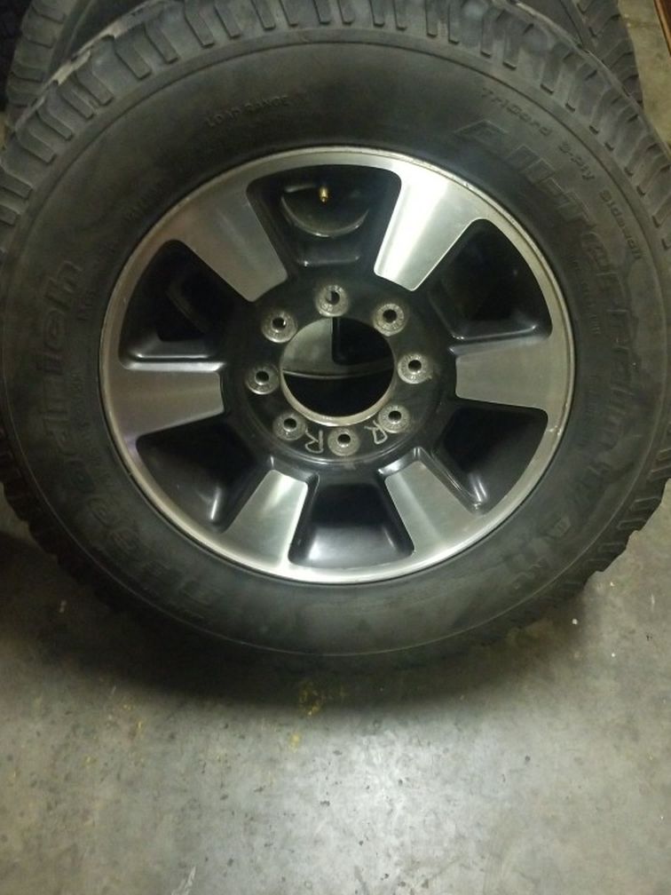 Ford Super Duty wheels With Tires