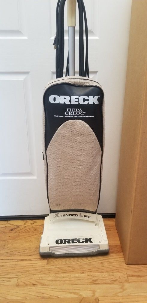 NEW cond ORECK. COMMERCIAL, COMMERCIAL VACUUM WITH AMAZING POWER SUCTION , WORKS EXCELLENT , IN THE BOX