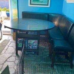 Booth And Dinner/ Game Table! Great For Entertainment 