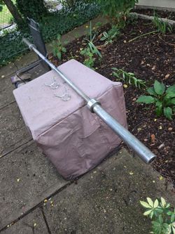 43lb 7ft Olympic Bar with Center Knurl