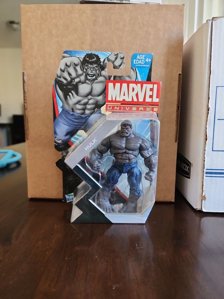 NIB Marvel Universe Incredible Hulk Action Figure