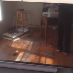 Vizio Smart TV with Sound Bar – Like New