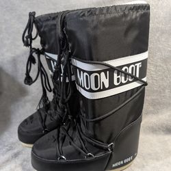 Icon Black Nylon Moon Boots They fit Men's size 3.5 - 6  or Women's size 4.5 - 7