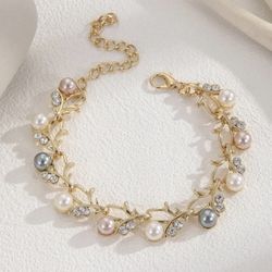 Luxury Zinc Alloy Faux Pearl & Rhinestone Decor Leaf Detail Chain Bracelet For Women For Daily Life 