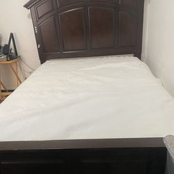 American Furniture Brand Queen Bed frame And Mattress 