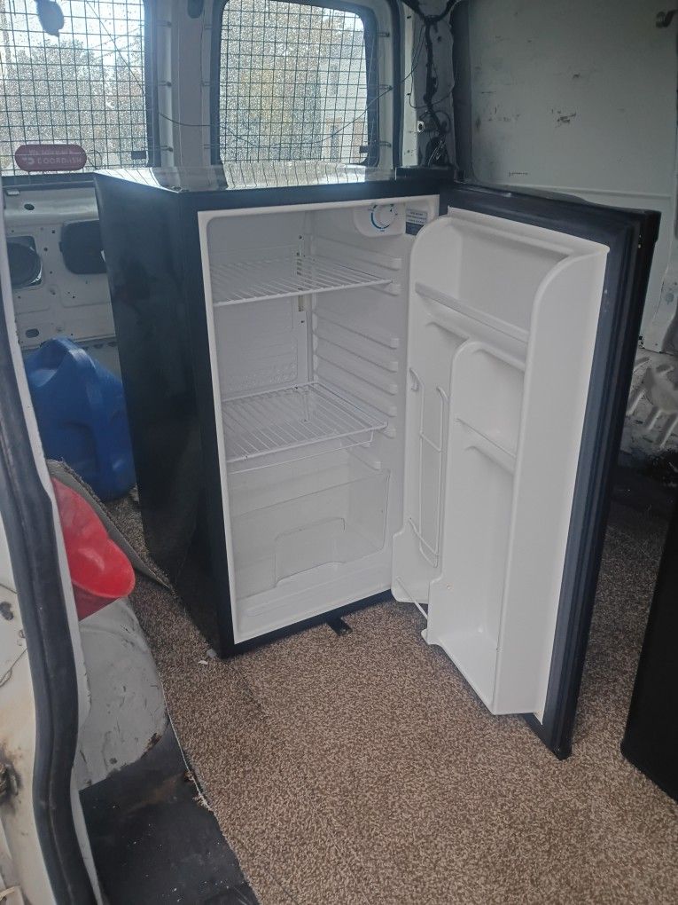 I Have Many Fridges For Sale Like Brand New Mint Condition One For 50 To 💯
