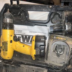 DEWALT DRILLS/NAIL GUN/ DRILL W BATTERY