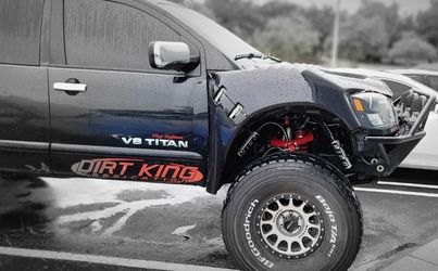 NISSAN TITAN TOPHY TRUCK
