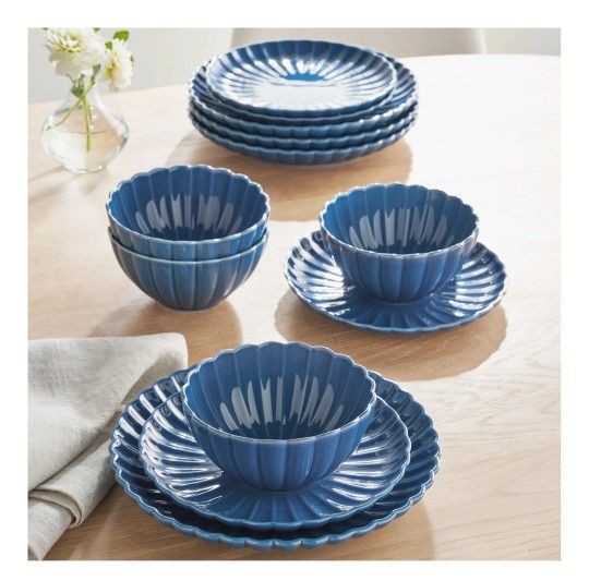 Pioneer Woman 12-Piece Blue Blossom Dinnerware Set – Stylish, Durable, & Perfect for Everyday or Special Occasions