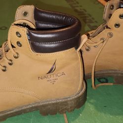 Nautica Size 9, GREAT SHAPE 