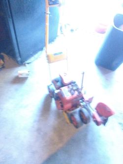 Mclain gas edger runs excellent