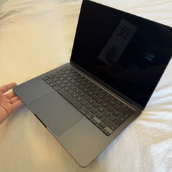 MacBook Air M2 13 Inches 