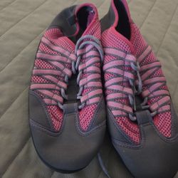 Woman Size 8 Aquatic Shoes