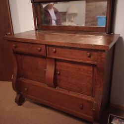 Dresser With Mirror.