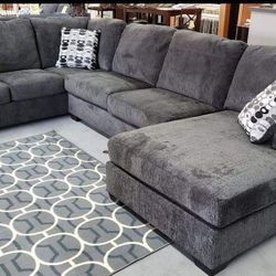 ‼️Brand New Ashley Smoke Sectional Oversized ‼️