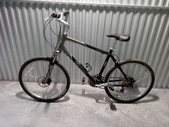 BICYCLE GIANT 21 SPEED SIZE 26 BRAND NEW