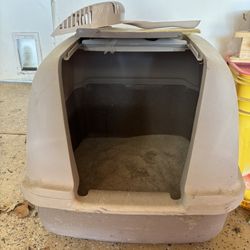 Litter Box (Catit Brand)  - Includes Half Box Of Litter For Free