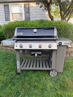 Weber Genesis II 410 with stainless steel, cooking grits and carbon steel griddle insert