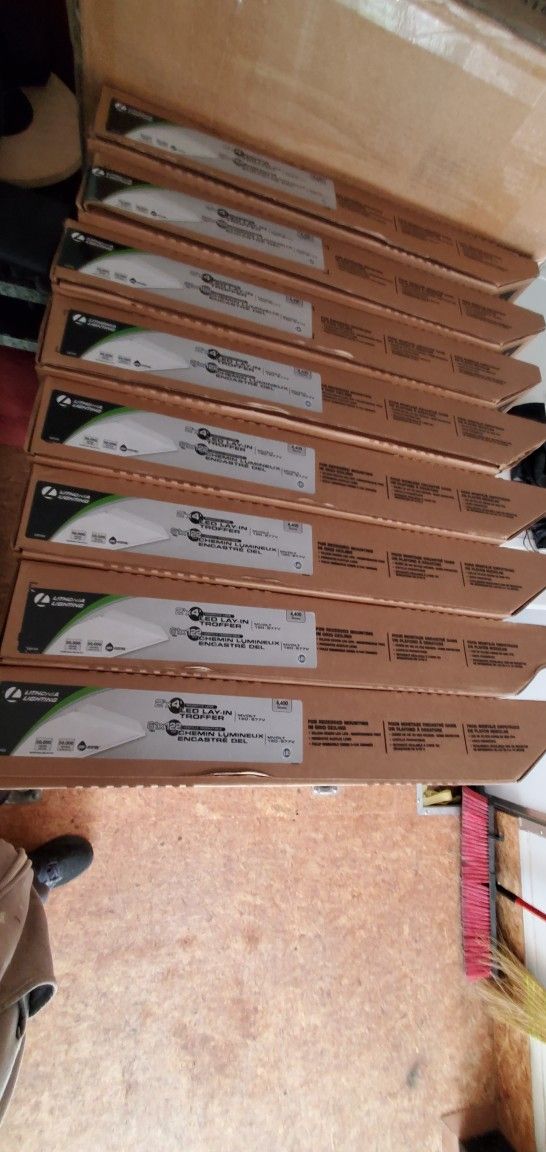2gtl4 4400 lp840
NIB "8" Lithonia Lighting 2x4 Ft white LED lay in Prismatic lens 4000k 4400 lumen .Dimmable
Retail. $107 Selling $75ea