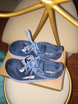 Women's running sneakers