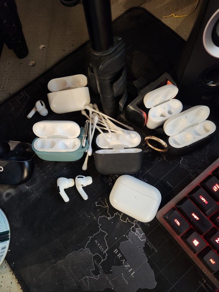 Apple Air Pod Pro 1 . Lot (3 Sets, 2 Complete)