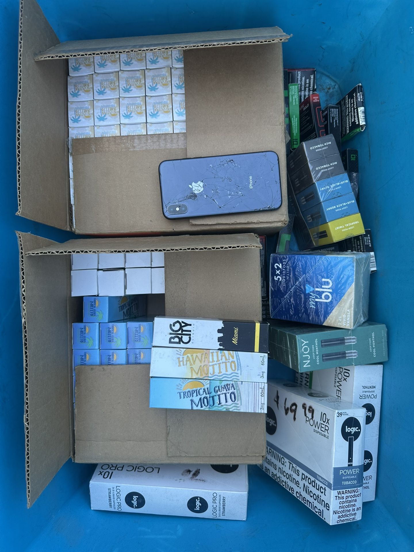 iPhone XR 64gb Unlocked For Any service Going Out Of Business Sale Free Delivery 250$ For Everything In The Pictures