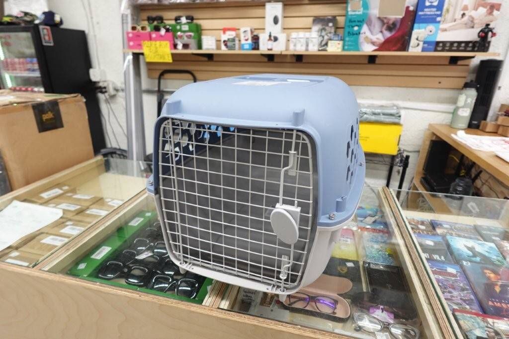 Vibrant Life Dog and Cat Holder Kennel in Gray & Blue 