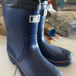 Botas Impermeables. Entregó Afuera McDonalds 3590 N Zaragoza. Medida 11.5 Size 11.5 