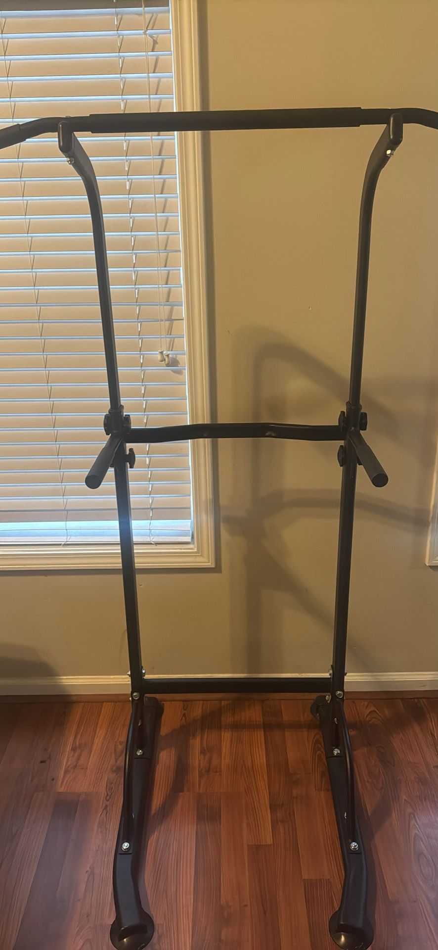 Adjustable Pull Up Bar Stand