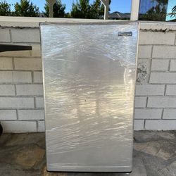 Magic Chef 3.3 Cubic Feet Freestanding Mini Fridge with Freezer