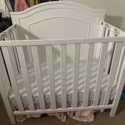 Mini crib with Mattress 
