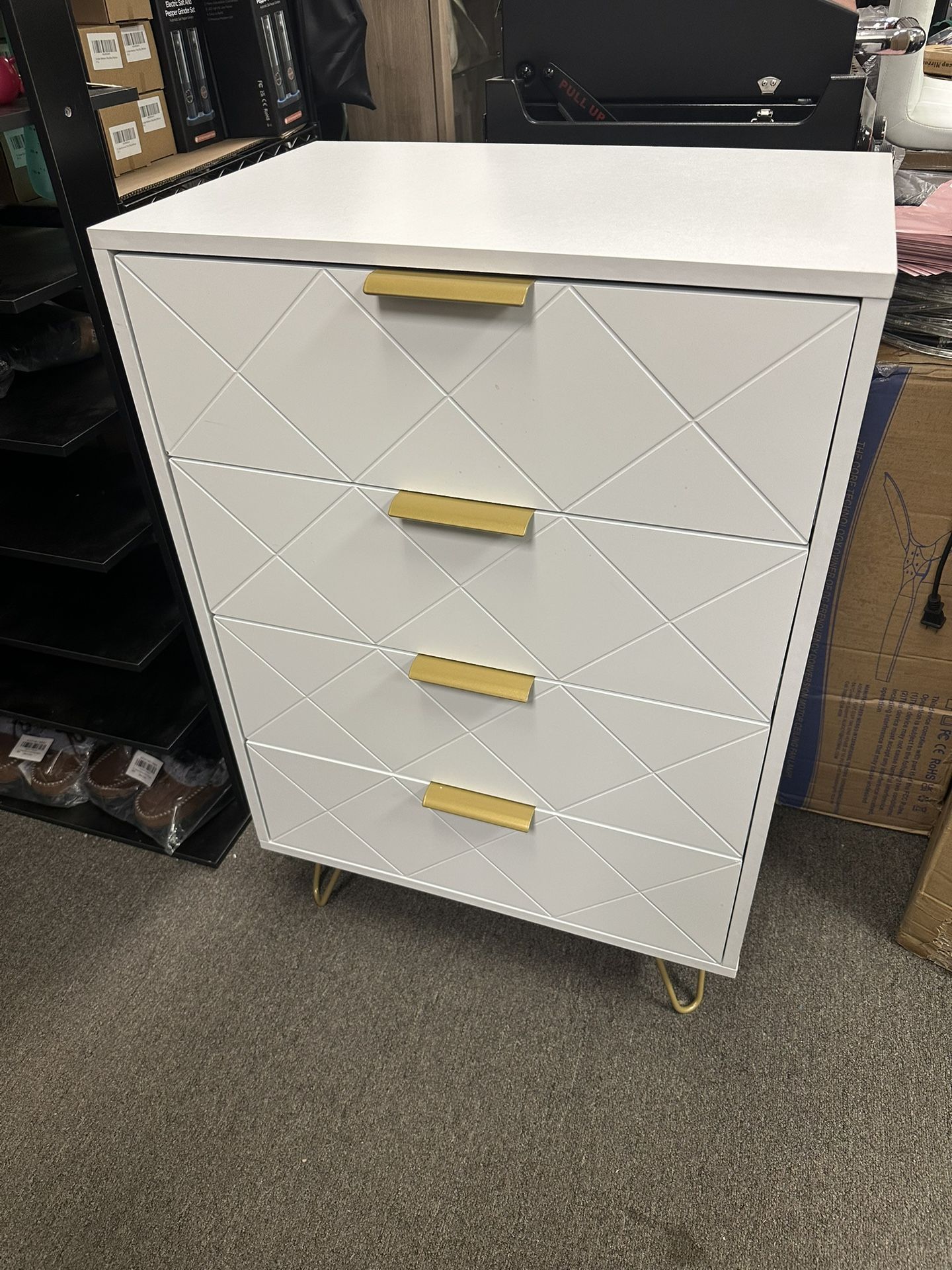 4 Drawers White Dresser With Gold Handle and legs, Cmoda blanca de 4  cajones con tirador dorado. - nationalbodyline.in