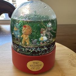 VINTAGE Adler Wizard Of Oz Plastic Snow Globe