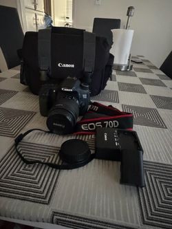 Canon EOS 70D DSLR Camera with Lens and Bag