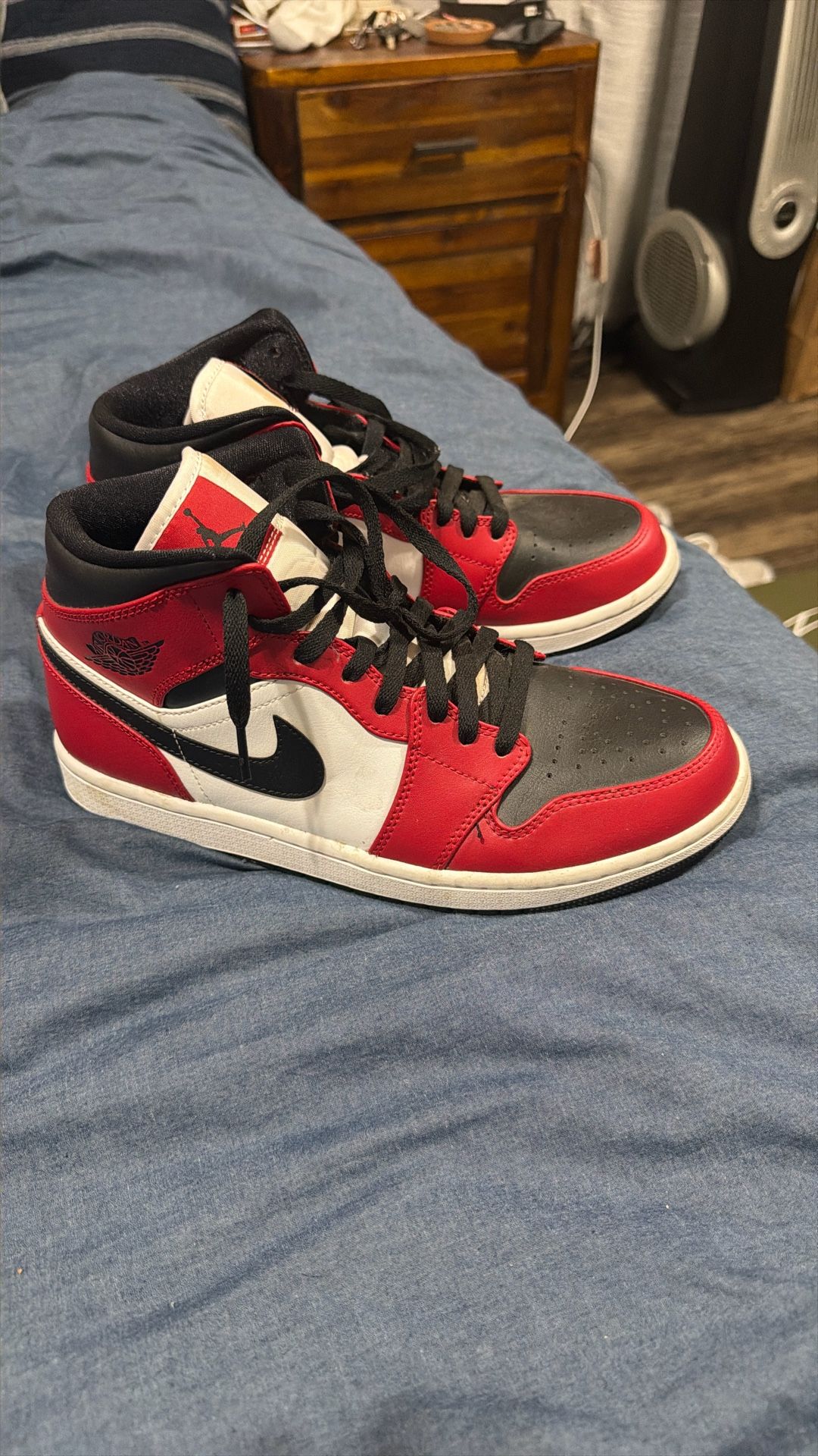 Jordan 1 chicago toe mid