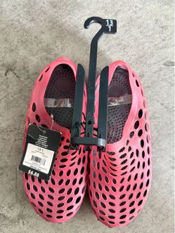 New size 13-1 big girl water shoes