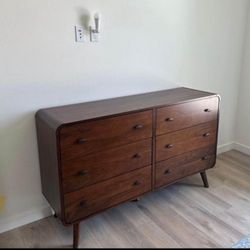 New 61’ Mcm Dresser / Free Delivery 