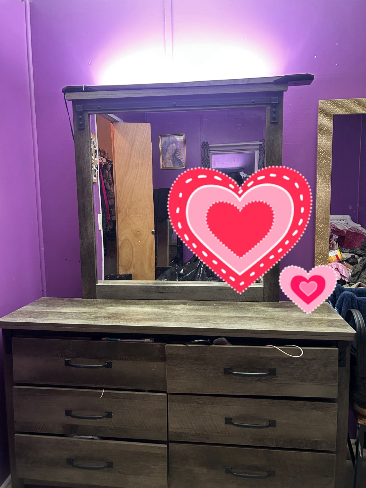 Dresser With Mirror