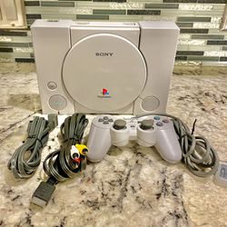 PlayStation Ps1 Like New In Perfect Condition **includes One Game**