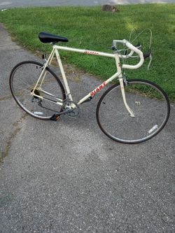 Giant tall frame Road bike rides shifts and stops GREAT
