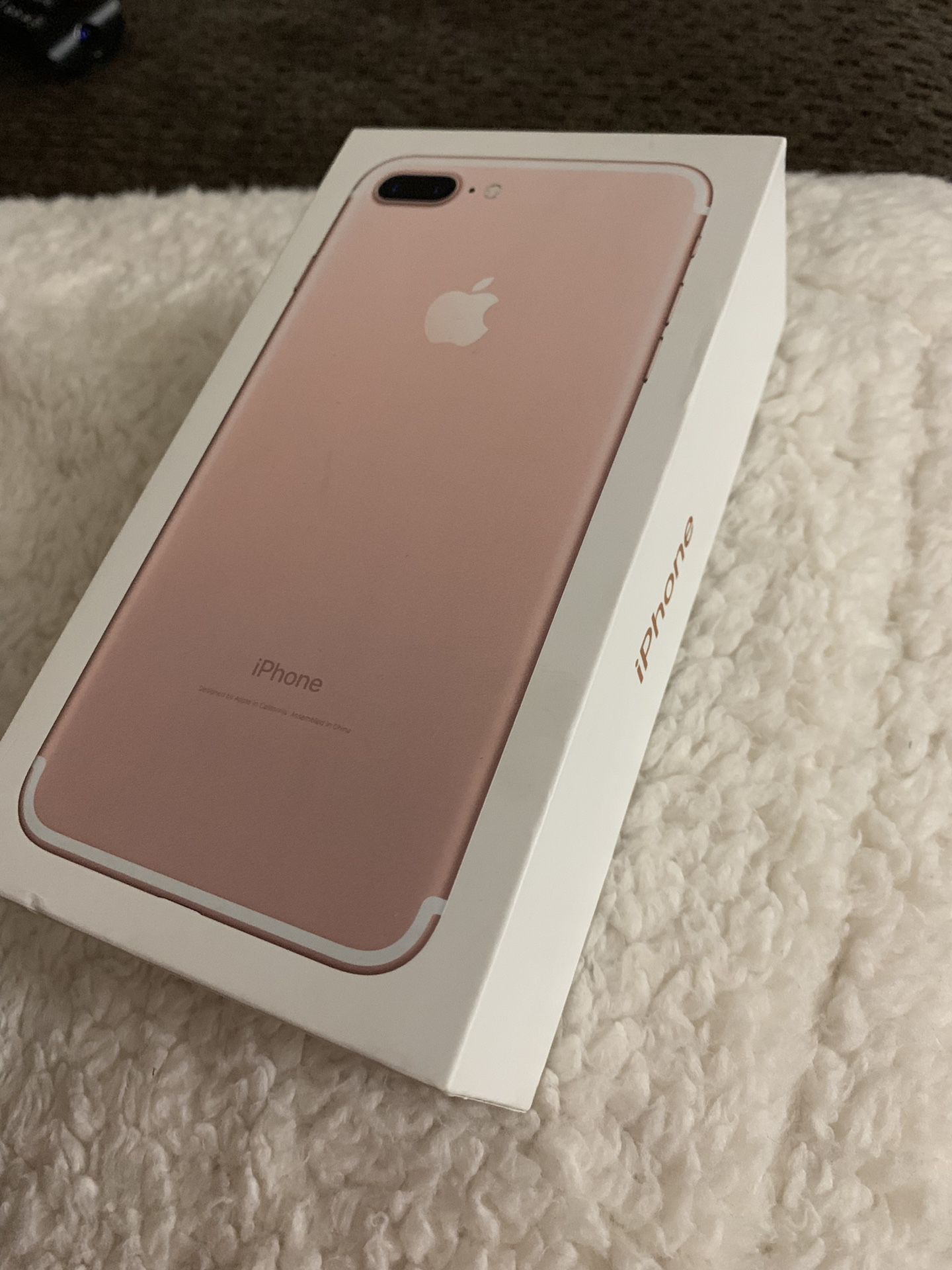 Iphone 7plus rose gold UNLOCKED!!
