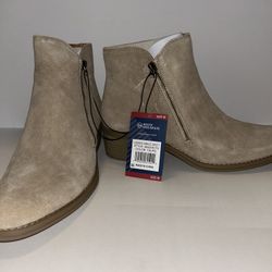 White Mountain Women Alto’s Block Heel Suede Bootie Beachwood