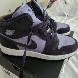 Air Jordan 1Mid Dark And Light Purple Size 6.5