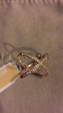 MICHAEL KORS - PAVE X ROSE GOLD TONE RING (NEW)