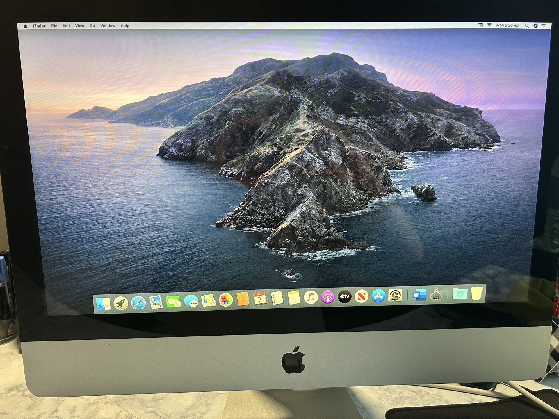 Apple iMac 21.5 Desktop 1TB Hard drive 16 G,rams