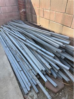 2x2 inch square wood pieces pile