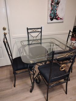 Glass table/4 chairs