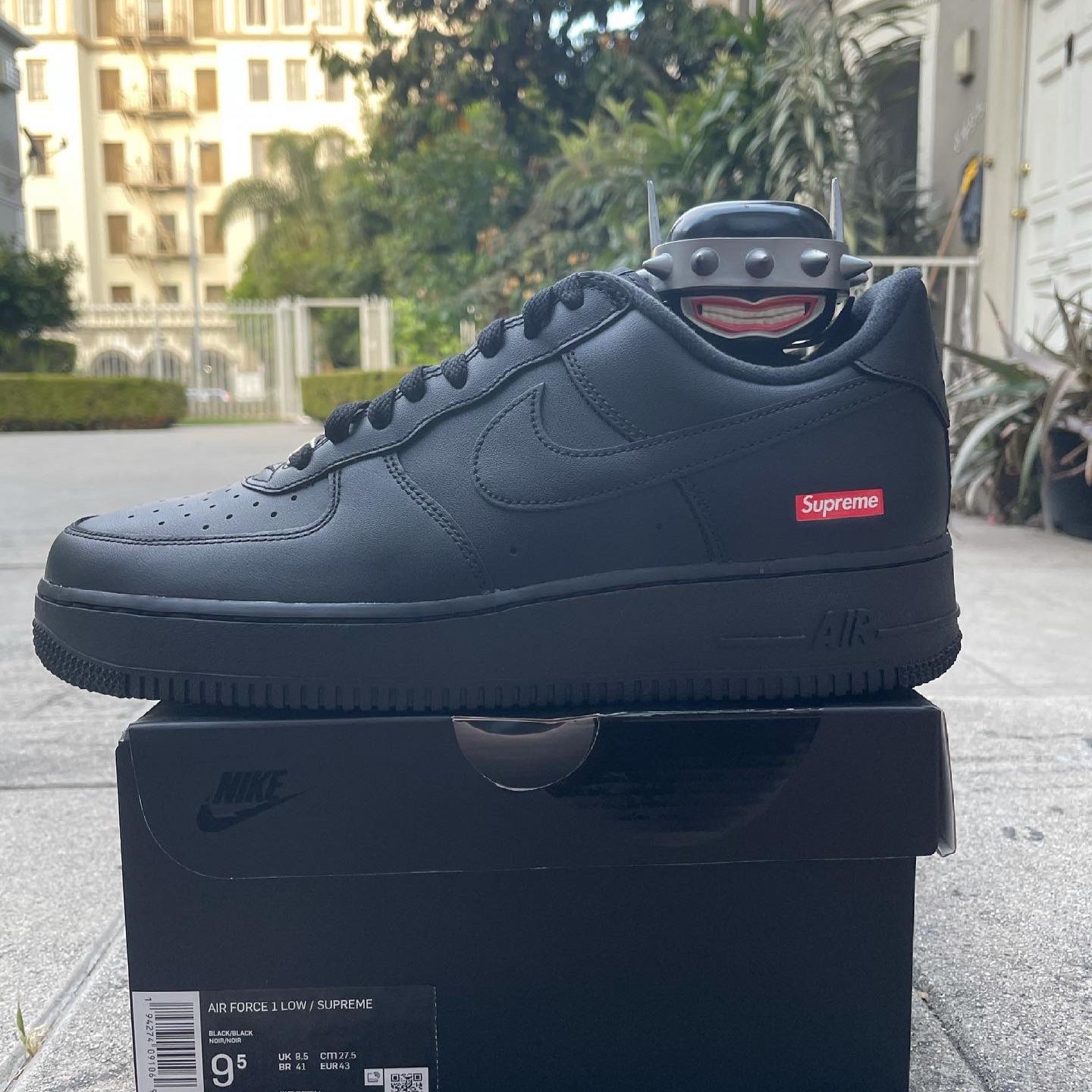 Supreme X Nike Air Force 1 Size 9.5 for Sale in Los Angeles, CA